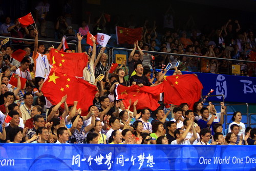 包含罗马小胜对手，球迷热情喜悦的词条